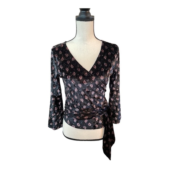𝅺♥️BILLABONG♥️WRAP around bell sleeve floral blouse size (XS) - Picture 1 of 8